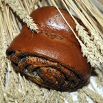 Булка маковая в шоколд глазури